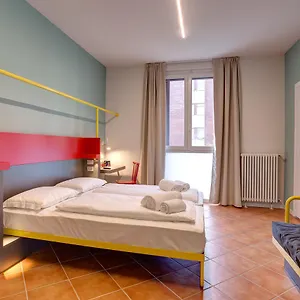 Meininger Garibaldi Hostel Milánó